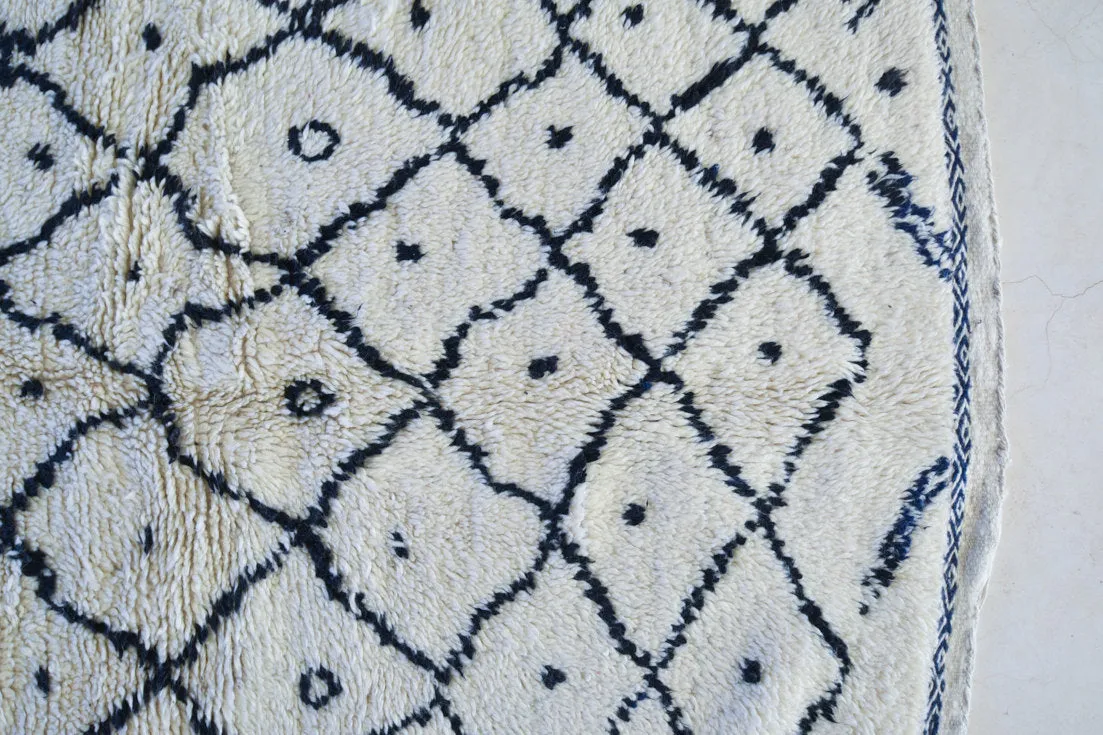 AZILAL. 11'9"x4'7" Vintage Moroccan Rug. Wool Beni Ourain Carpet. Modern Design.