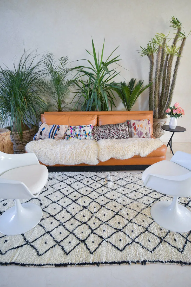 AZILAL. 11'9"x4'7" Vintage Moroccan Rug. Wool Beni Ourain Carpet. Modern Design.