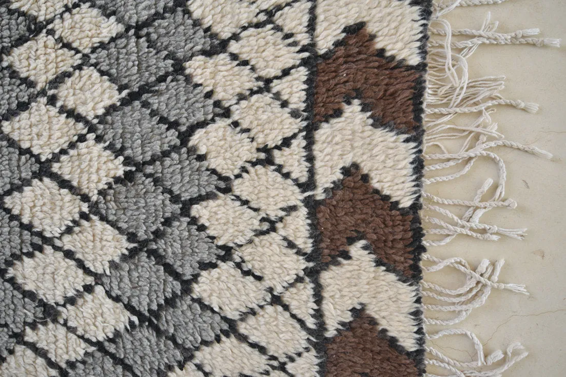 AZILAL. 5'1"x3' Vintage Moroccan Rug. Wool Boucherouite Carpet. Modern Design.