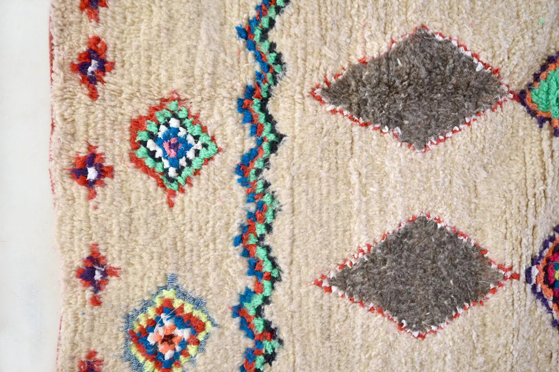 AZILAL. 8'3"x4'1" Vintage Moroccan Rug. Wool Boucherouite Carpet. Modern Design.