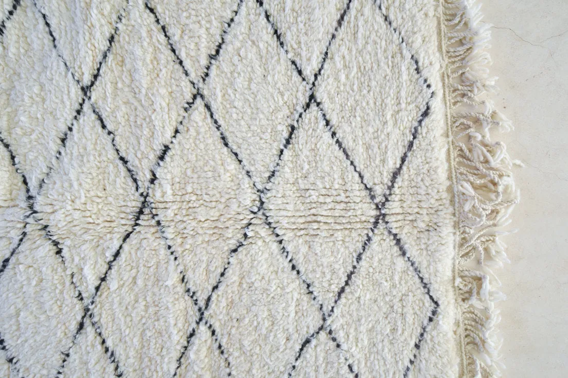 AZILAL. 9'11"x4'11"Vintage Moroccan Rug. Wool Boucherouite Carpet. Modern Design.