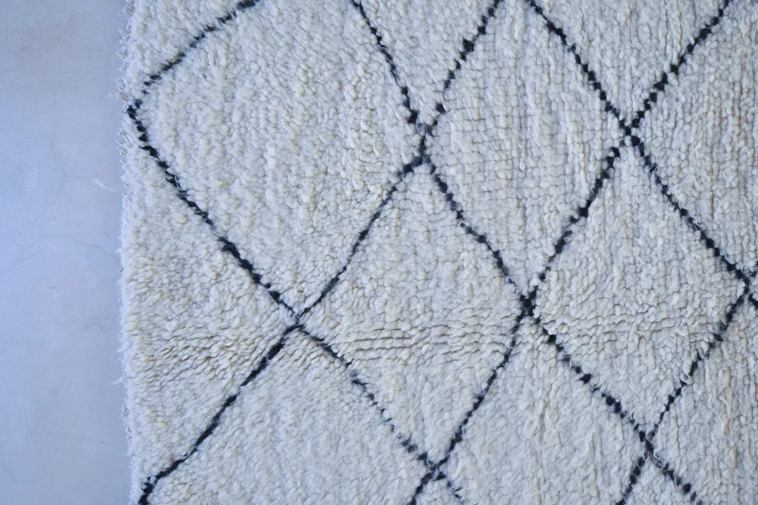 AZILAL. 9'11"x4'11"Vintage Moroccan Rug. Wool Boucherouite Carpet. Modern Design.