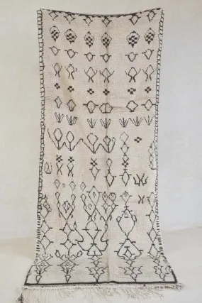 AZILAL. 9'9"x4'Vintage Moroccan Rug. Wool Boucherouite Carpet. Modern Design.