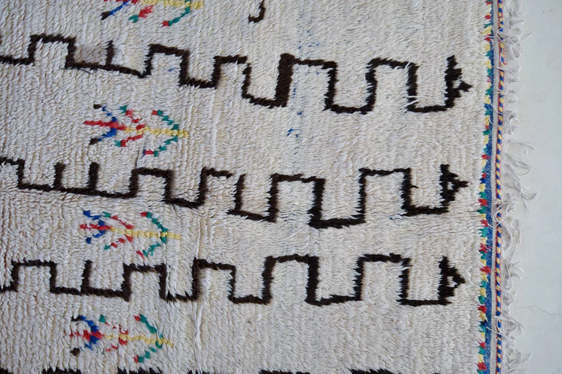 Azilal . Vintage Moroccan Rug. Wool Boucherouite Carpet. Modern Design.