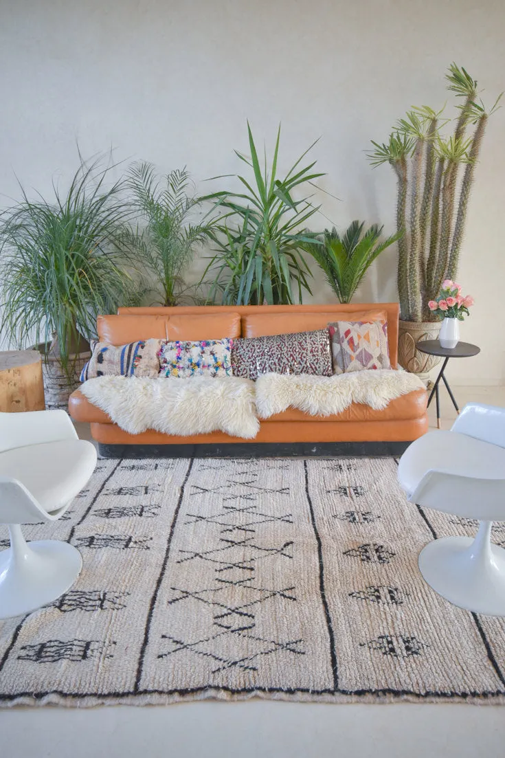 Azilal . Vintage Moroccan Rug. Wool Boucherouite Carpet. Modern Design.