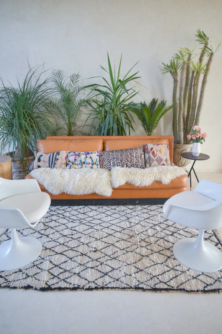 Azilal . Vintage Moroccan Rug. Wool Boucherouite Carpet. Modern Design.