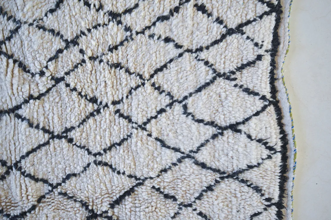 Azilal . Vintage Moroccan Rug. Wool Boucherouite Carpet. Modern Design.