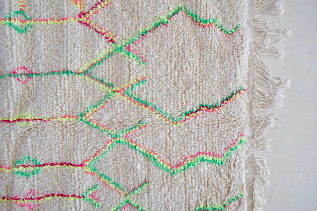 Azilal . Vintage Moroccan Rug. Wool Boucherouite Carpet. Modern Design.