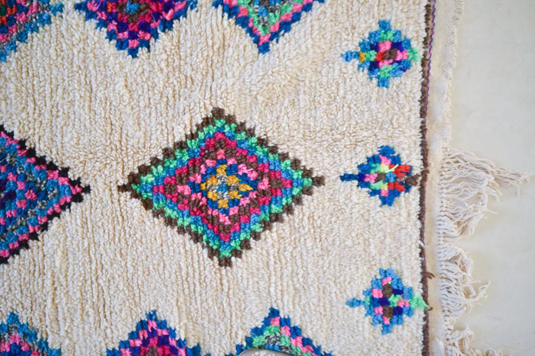 Azilal . Vintage Moroccan Rug. Wool Boucherouite Carpet. Modern Design.