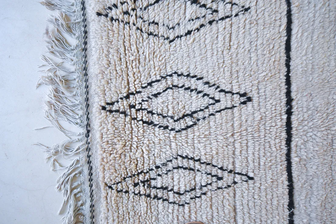 Azilal . Vintage Moroccan Rug. Wool Boucherouite Carpet. Modern Design.