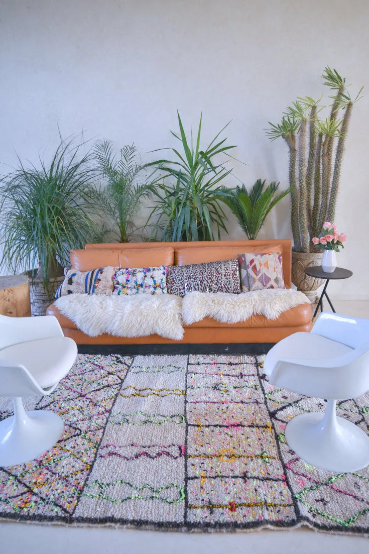 Azilal . Vintage Moroccan Rug. Wool Boucherouite Carpet. Modern Design.