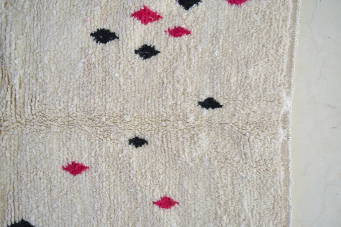 Azilal . Vintage Moroccan Rug. Wool Boucherouite Carpet. Modern Design.