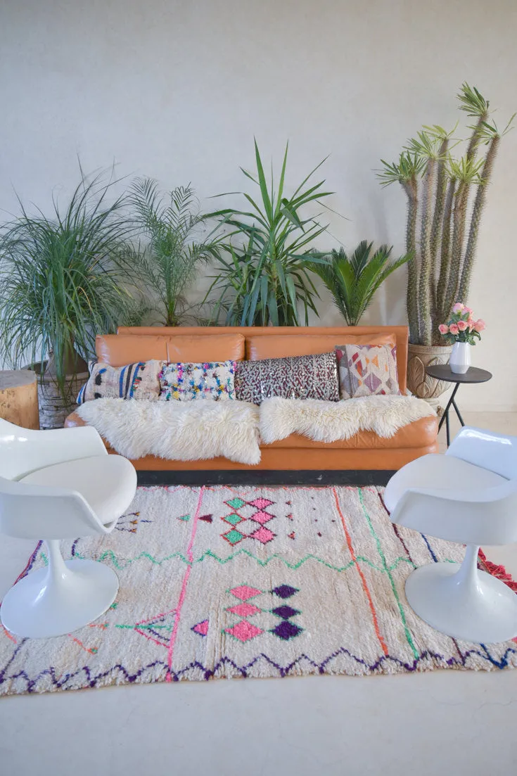 Azilal . Vintage Moroccan Rug. Wool Boucherouite Carpet. Modern Design.