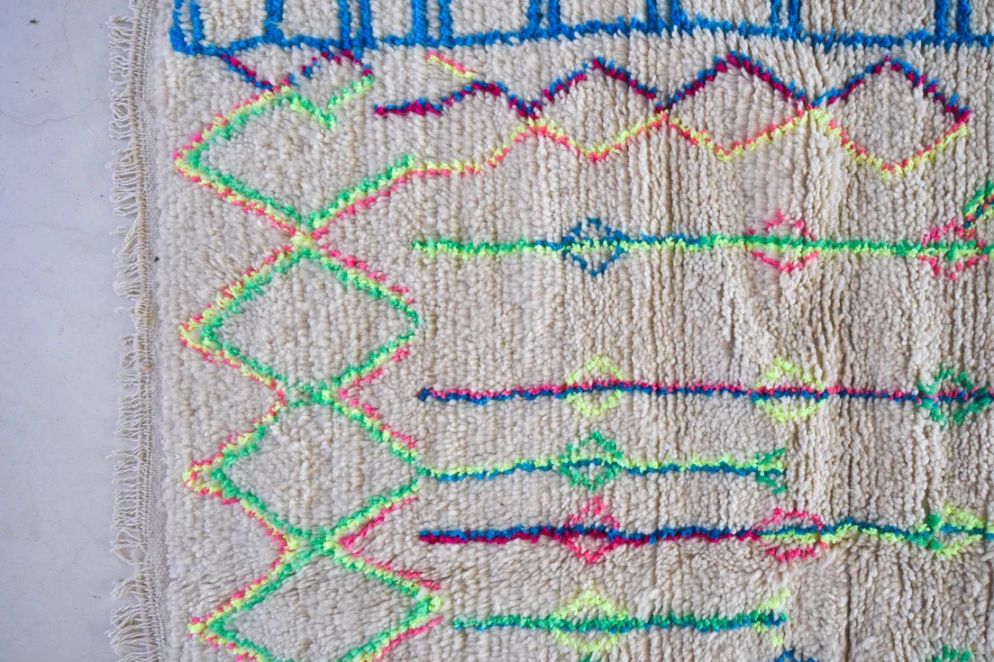 Azilal . Vintage Moroccan Rug. Wool Boucherouite Carpet. Modern Design.