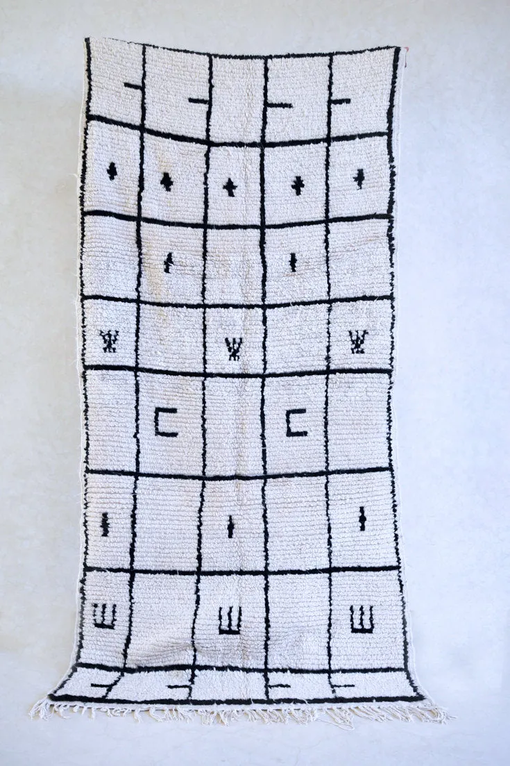 Azilal . Vintage Moroccan Rug. Wool Boucherouite Carpet. Modern Design.