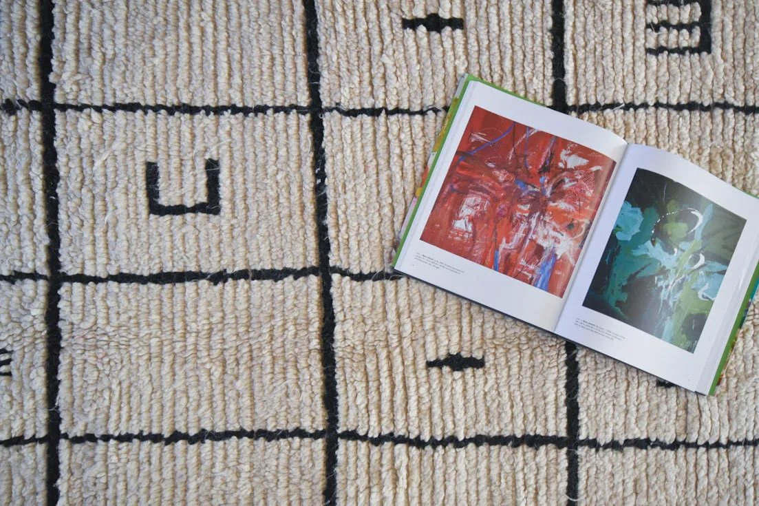 Azilal . Vintage Moroccan Rug. Wool Boucherouite Carpet. Modern Design.