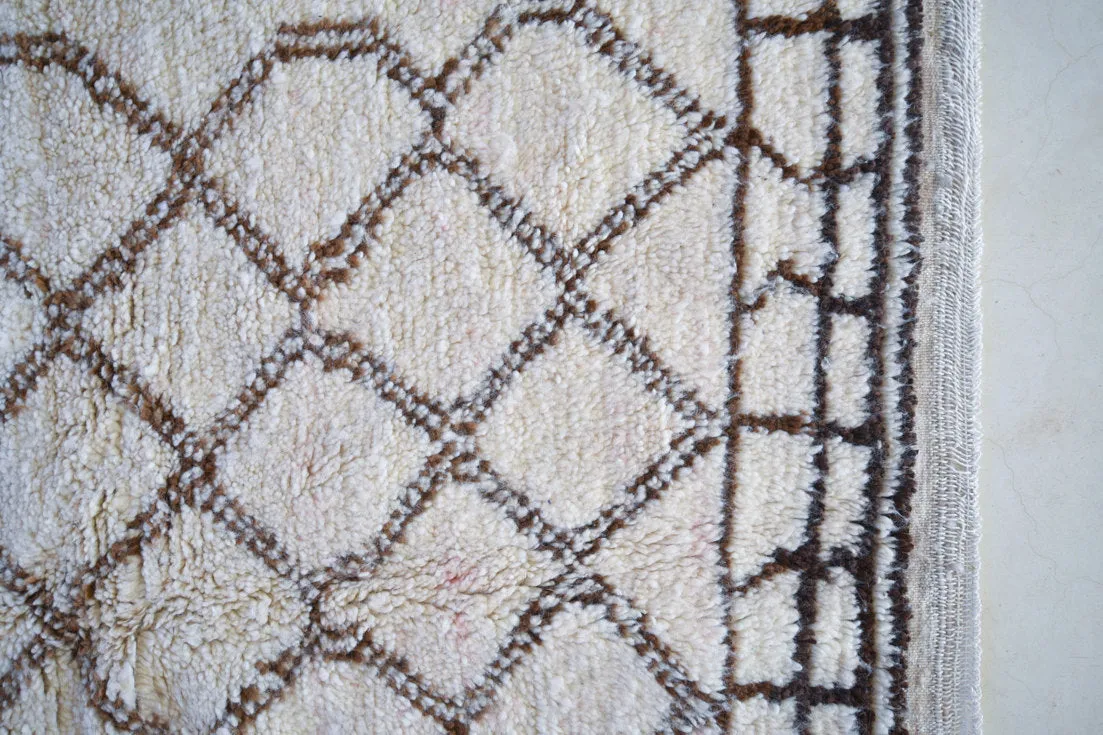 Azilal . Vintage Moroccan Rug. Wool Boucherouite Carpet. Modern Design.