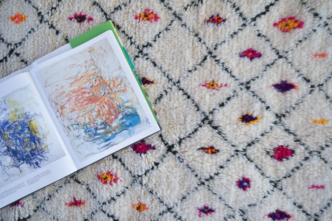 Azilal . Vintage Moroccan Rug. Wool Boucherouite Carpet. Modern Design.
