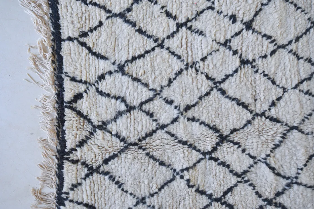 Azilal . Vintage Moroccan Rug. Wool Boucherouite Carpet. Modern Design.