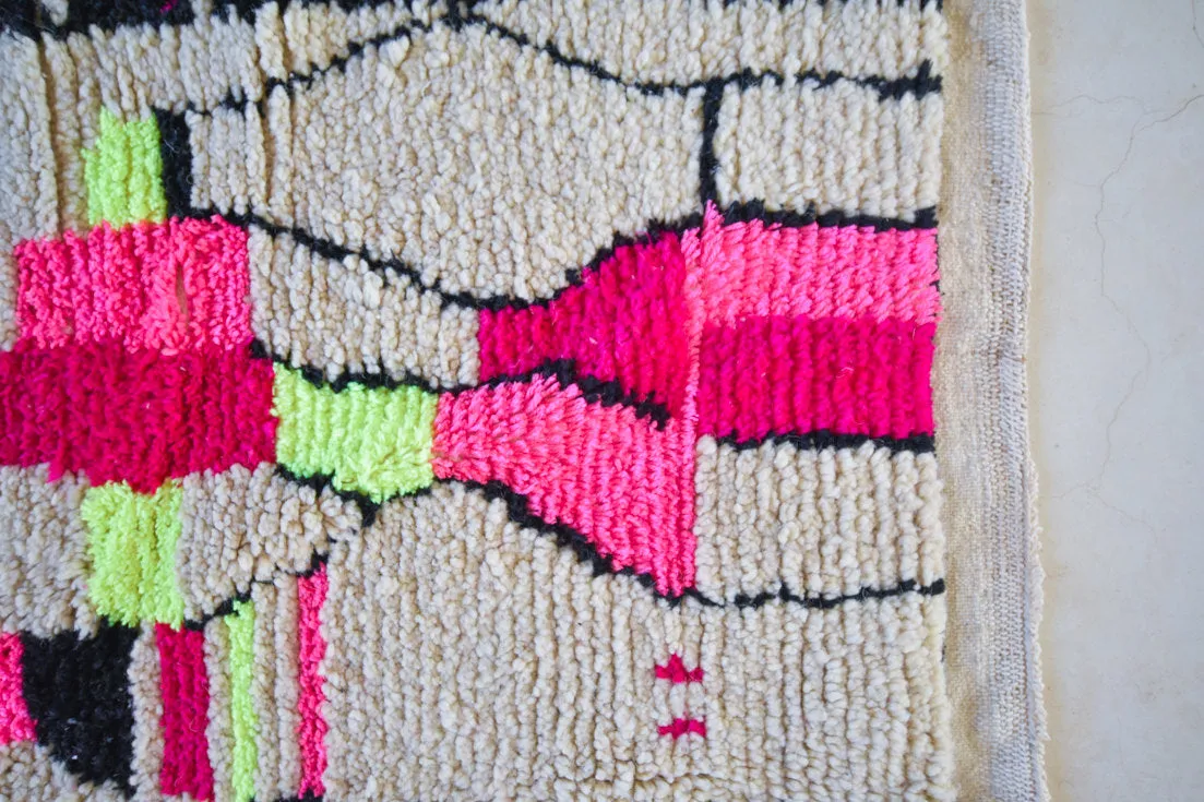 Azilal . Vintage Moroccan Rug. Wool Boucherouite Carpet. Modern Design.