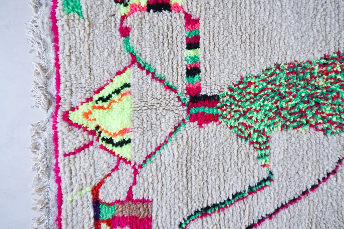 Azilal . Vintage Moroccan Rug. Wool Boucherouite Carpet. Modern Design.