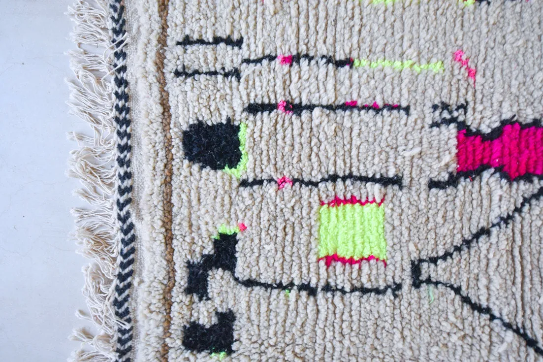 Azilal . Vintage Moroccan Rug. Wool Boucherouite Carpet. Modern Design.