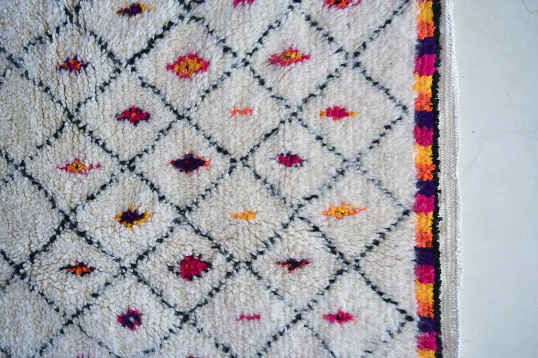 Azilal . Vintage Moroccan Rug. Wool Boucherouite Carpet. Modern Design.