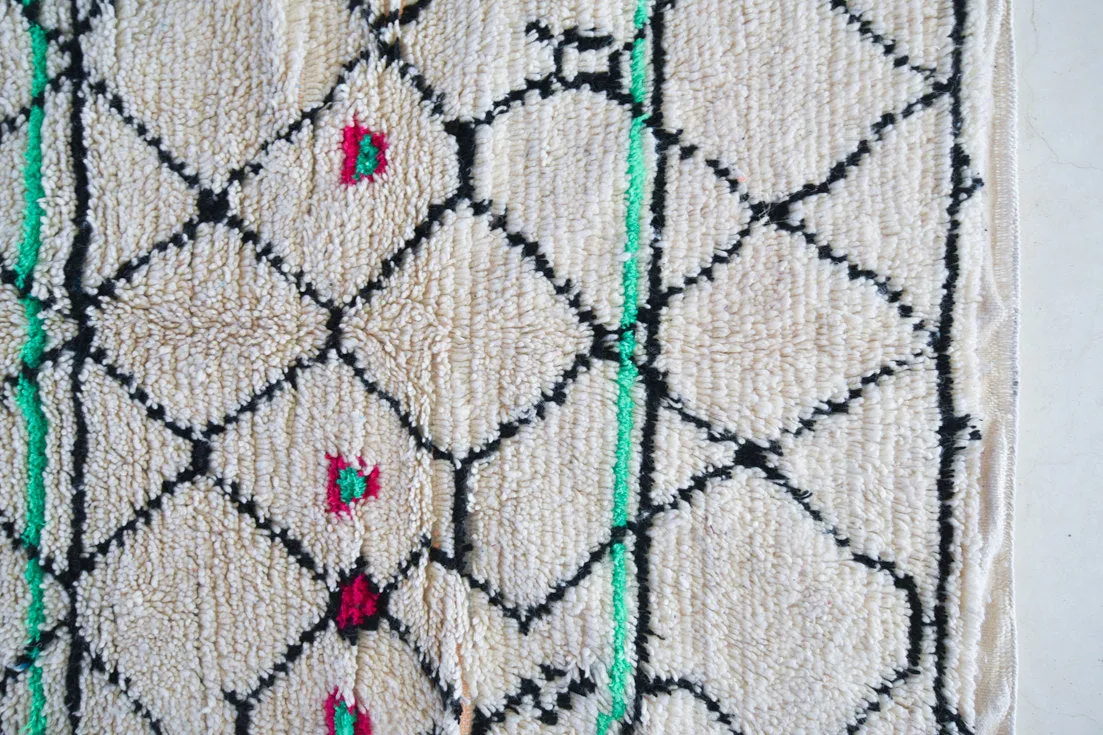 Azilal . Vintage Moroccan Rug. Wool Boucherouite Carpet. Modern Design.