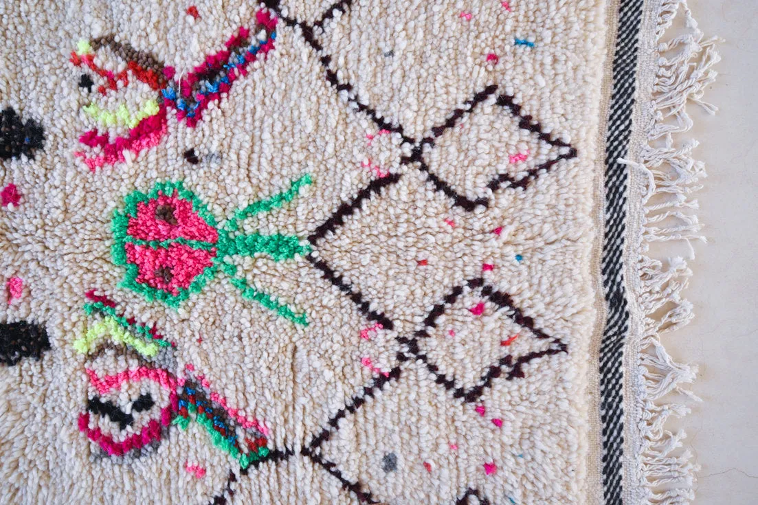 Azilal . Vintage Moroccan Rug. Wool Boucherouite Carpet. Modern Design.