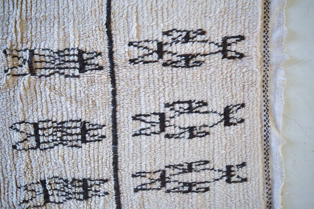 Azilal . Vintage Moroccan Rug. Wool Boucherouite Carpet. Modern Design.