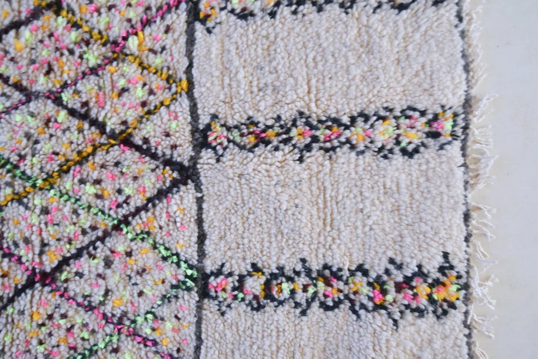 Azilal . Vintage Moroccan Rug. Wool Boucherouite Carpet. Modern Design.