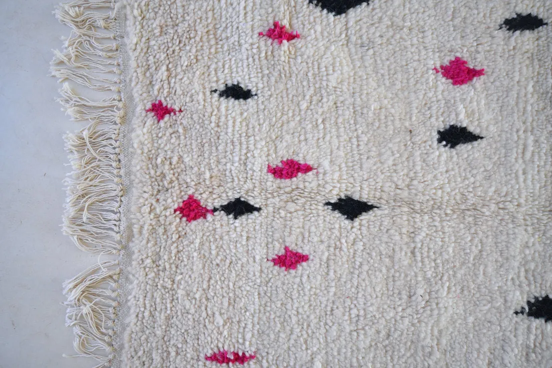 Azilal . Vintage Moroccan Rug. Wool Boucherouite Carpet. Modern Design.
