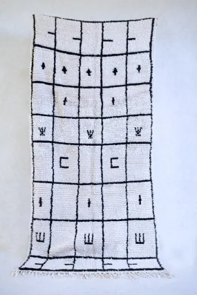 Azilal . Vintage Moroccan Rug. Wool Boucherouite Carpet. Modern Design.
