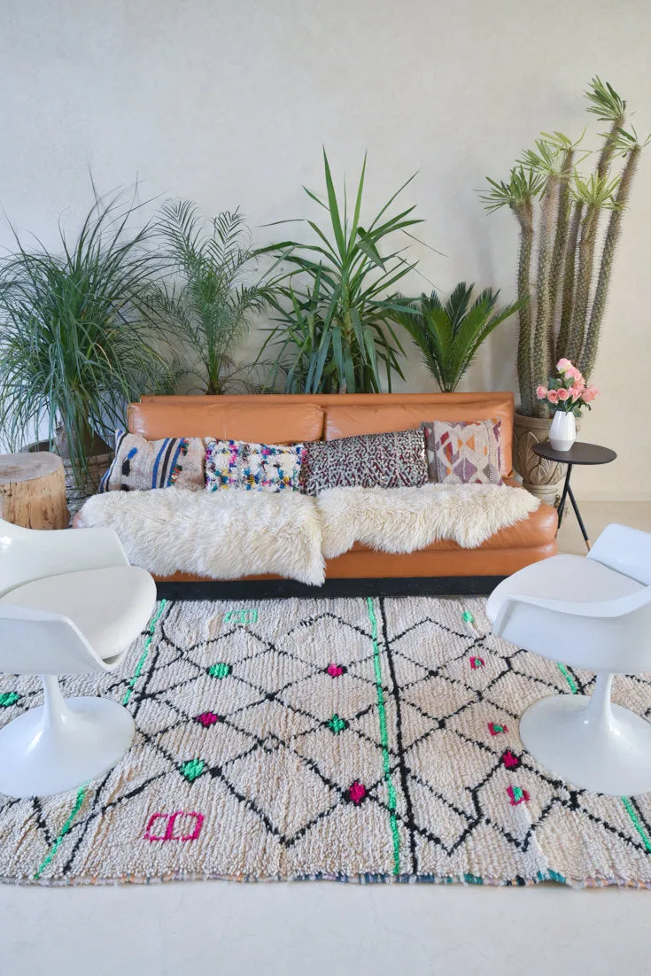 Azilal . Vintage Moroccan Rug. Wool Boucherouite Carpet. Modern Design.