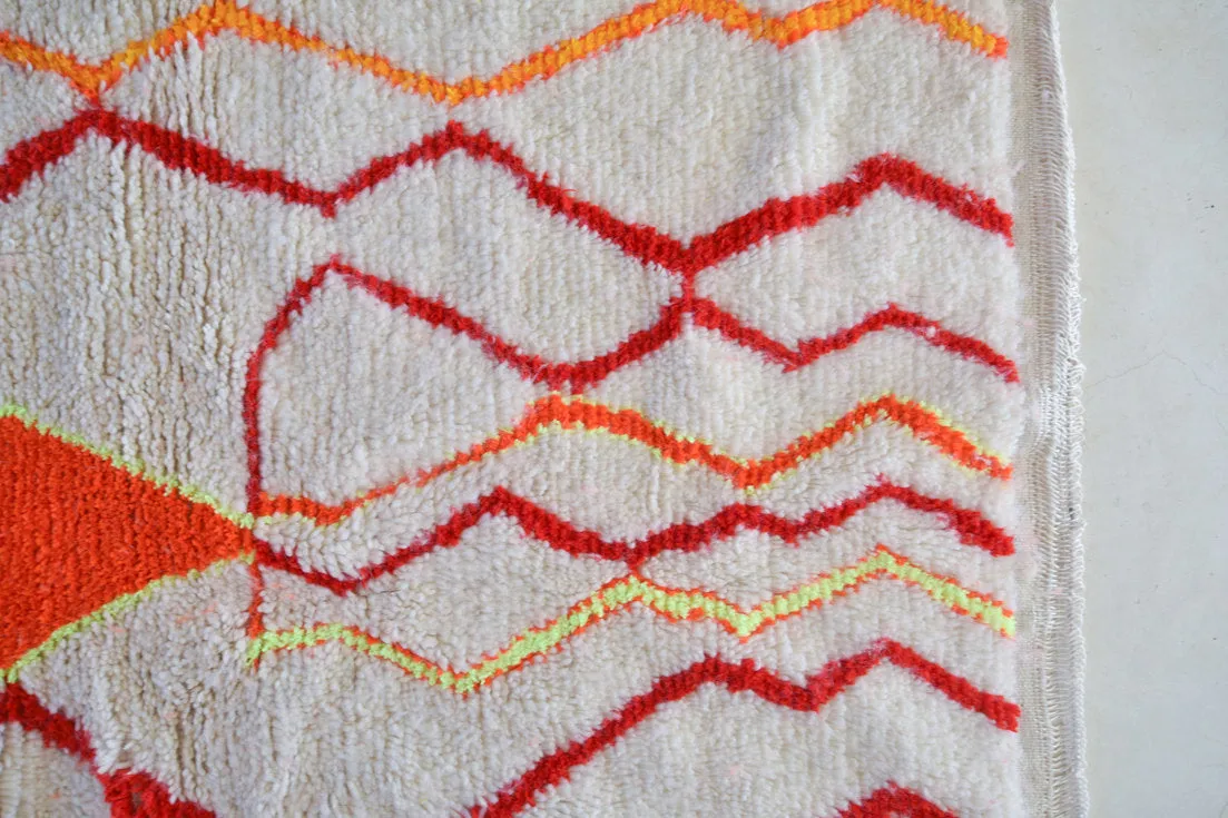 Azilal . Vintage Moroccan Rug. Wool Boucherouite Carpet. Modern Design.