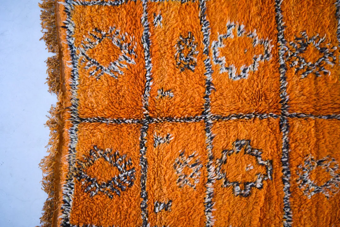 BENI M'GUILD 8'10''x6'11'' Vintage Moroccan Rug. Wool Beni Ourain Carpet. Modern Design.