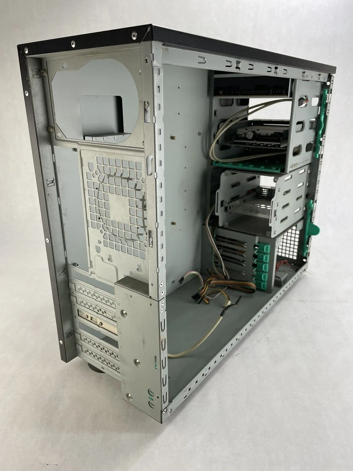 Chenbro SR10569 E-ATX Full Tower Computer Case No Power Supply