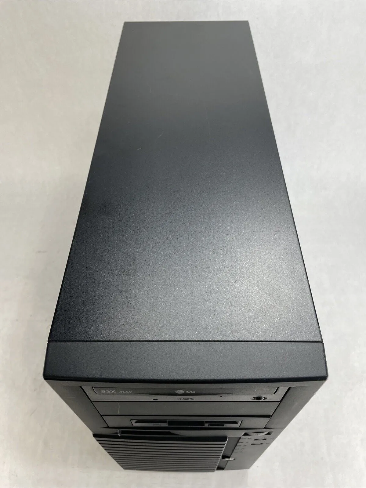 Chenbro SR10569 E-ATX Full Tower Computer Case No Power Supply