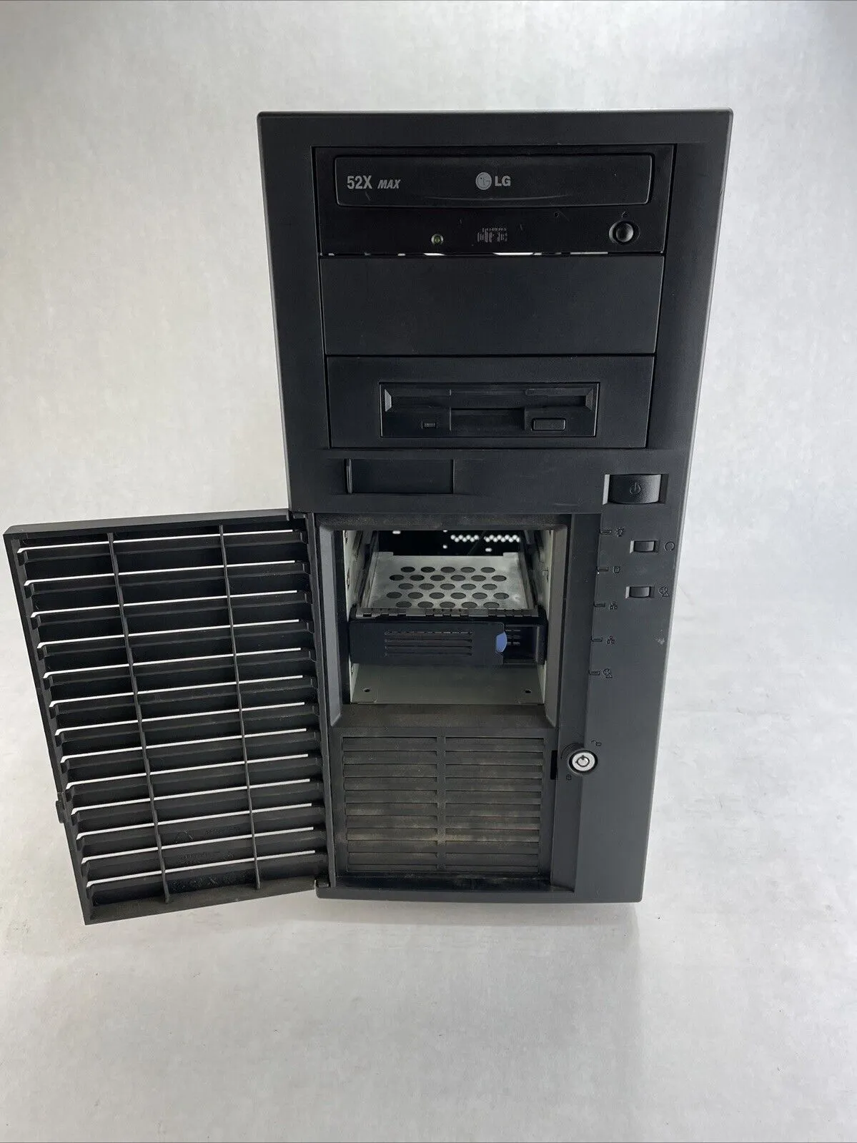 Chenbro SR10569 E-ATX Full Tower Computer Case No Power Supply