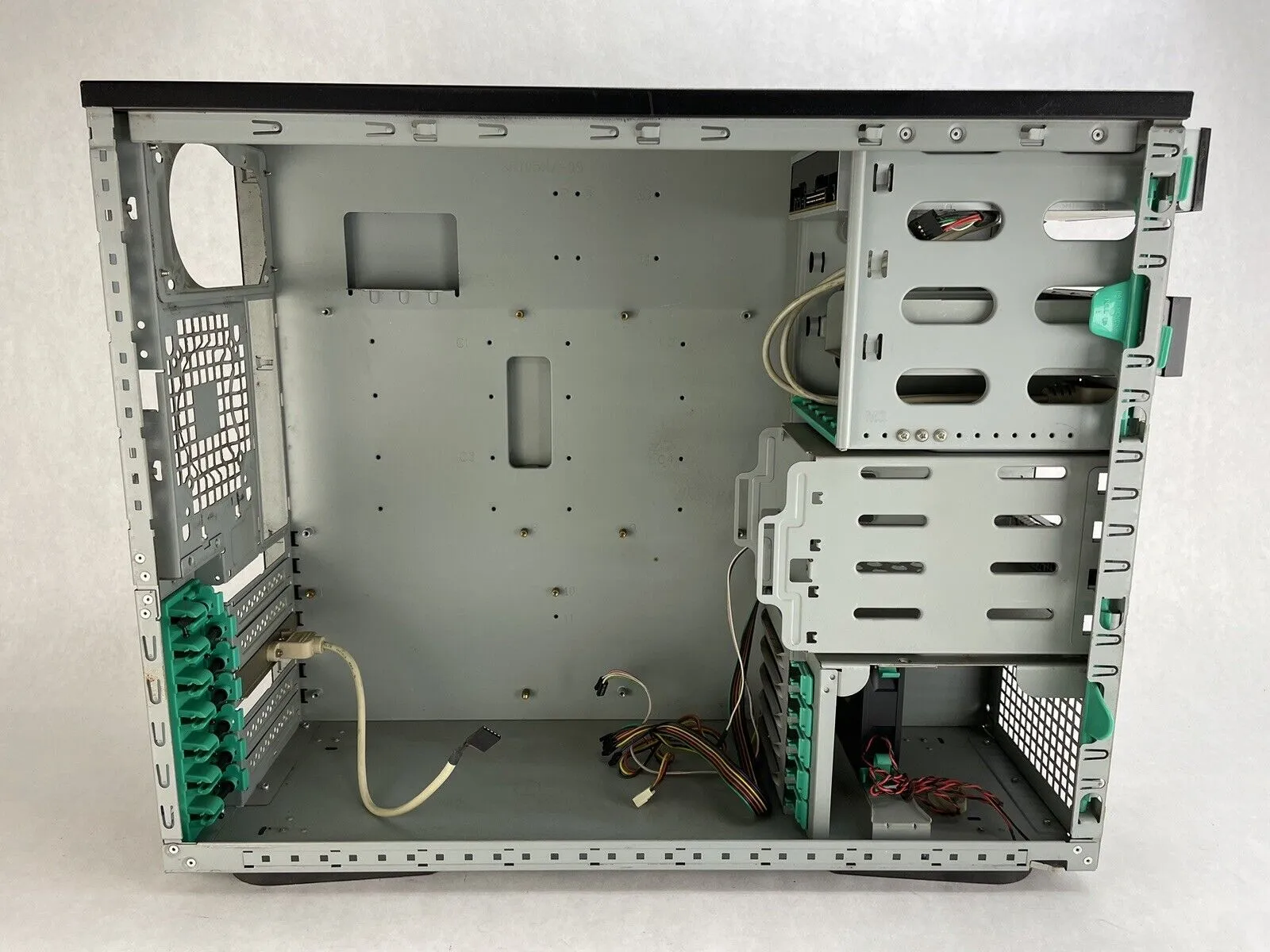 Chenbro SR10569 E-ATX Full Tower Computer Case No Power Supply
